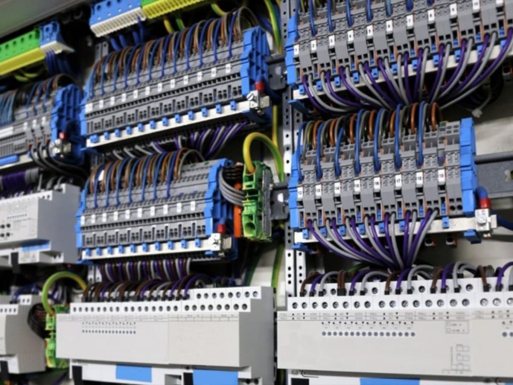 مدیریت هوشمند ساختمان ها، کلین روم و کارخانه جات