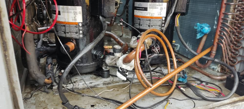 تعویض کمپرسور و تابلو برق هواساز کارخانه نوآوری آزادی