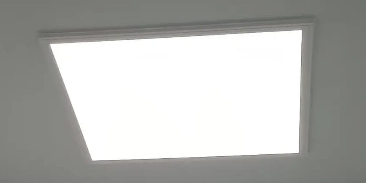 چراغ کلین روم مگنتی: راهکاری نوین برای روشنایی اتاق‌های تمیز بدون آسیب به ساختار